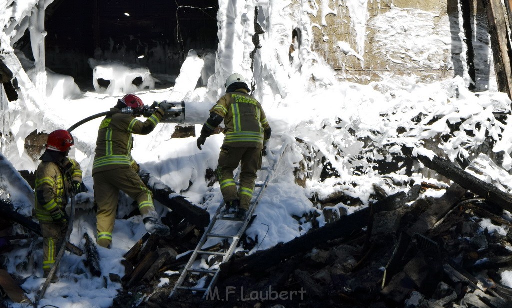 Grossfeuer Einfamilienhaus Siegburg Muehlengrabenstr P1427.JPG - Miklos Laubert